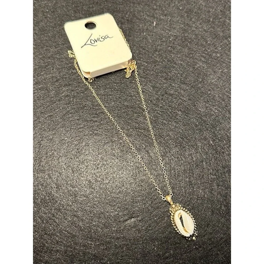 Lovisa Gold Tone Cowrie Shell Pendant Necklace Beach Boho Style New with Tags